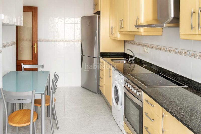 Foto b9b6de66-39df-45e5-9227-5dc8fba63ff4. Rent flat with heating in Astillero (El)