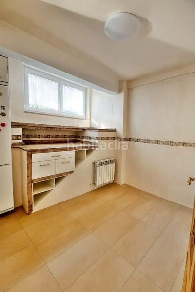 Foto b665fe10-ce9c-450f-bb6b-59e2e6a79f7d. Location appartement avec chauffage dans Cuatro Caminos Santander