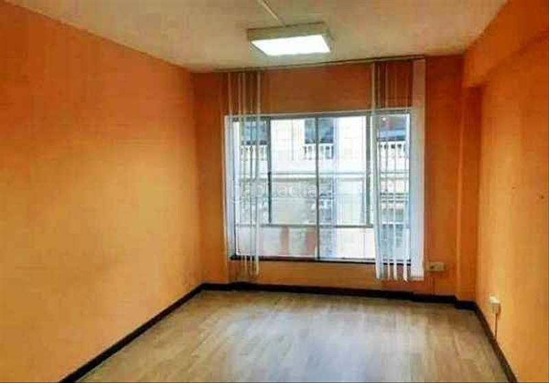 Foto ac9639d6-b56a-4f10-b8cb-c70c9f7d43e5. Lloguer oficina a Centro Torrelavega