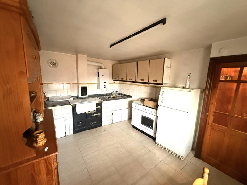 Foto 17090dd7-c333-4e1e-8d41-0d1ba10f38e9. Casa amb aparcament a Campoo de Enmedio