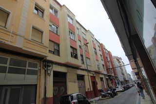 Piso  Calle madrid. Cinco dormitorios