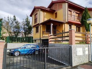 Chalet in Mioño-Santullán