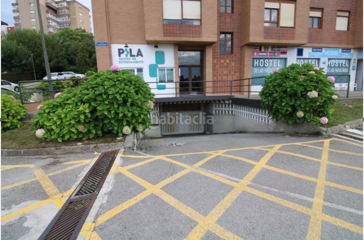 Foto 8baadddb-9c66-40bc-95b0-c0918b0b1a2f. Aparcament cotxe a Los Castros Santander