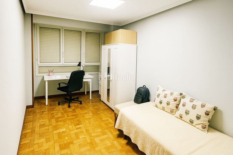 Foto 52d50dfa-2df3-4a74-82ee-f986a2ca4c12. Miete etagenwohnung mit parking in Cuatro Caminos Santander