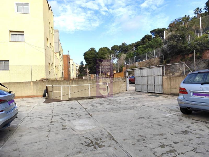 Foto 3a2ca1da-f481-4a7a-b38a-977d3b0a2994. Lloguer aparcament cotxe a Turó de la Peira Barcelona