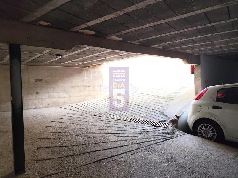 Foto 9e154261-bb34-4b97-aacb-7cbea92b80bf. Lloguer aparcament cotxe a Turó de la Peira Barcelona
