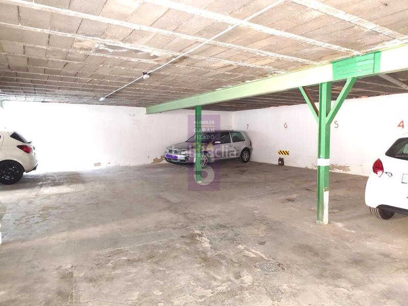 Foto a8813d6f-c5a5-4b7a-9b51-b1c5bfbd7e3f. Location parking voiture dans Turó de la Peira Barcelona