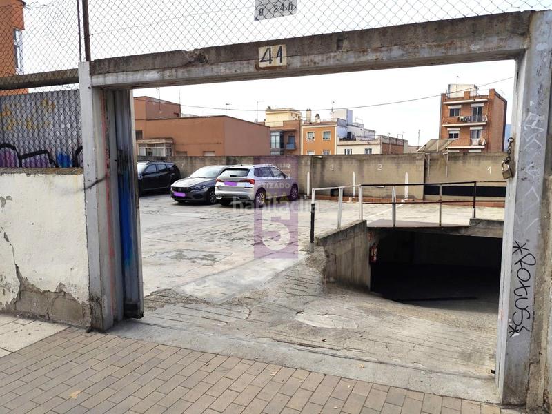 Foto deab36db-c655-45b5-ac1a-6a0a7bd0e78d. Location parking voiture dans Turó de la Peira Barcelona