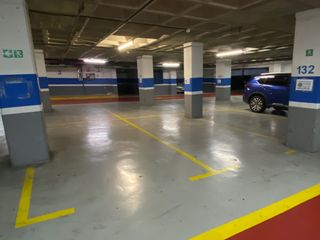 Alquiler Parking coche en Avinguda de francesc macià 40. Plaza de parking para coche grande