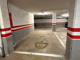 Location Parking voiture à Carrer de carles riba 7. Plaza de parking extra grande – 35 m² – capacidad 2/3 coches