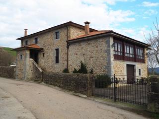 Casa a San martín  19. Casona de 490 m2 constr. en 3 plantas con extras y terreno de 81