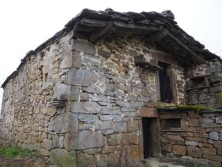 Casa a Pto de la sía km.6 (sitio la sequía) 4. Cabaña de 124 m2 const. y terreno de 5.200 m2 en pto. la sía km.