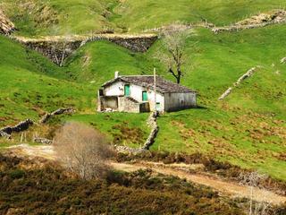 Casa a Lugar trueba 39. Cabaña indep. de piedra y sillería con anexo de 265 m2 constr. e