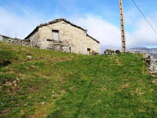 Casa  Lugar trueba. Cabañaanexo 143 m2 y terreno 9.275 m2, el pardo, trueba km.15