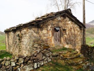 Casa a Lugar trueba 99. Cabaña ind. buena piedra 122 m2terreno 10.400 m2, trueba km.15