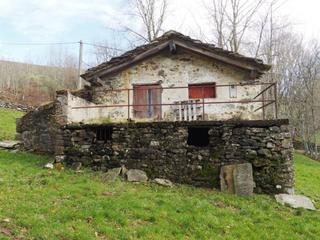 Casa a Lugar la sia 22. Cabaña ind. con tejado nuevo, anexo y almacén a reformar de 168