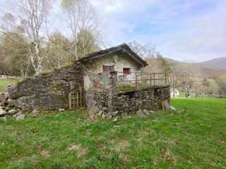 Casa a Lugar la sia 22. Cabaña ind. con tejado nuevo, anexo y almacenes a reformar de 16