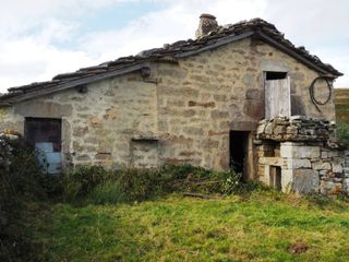Casa a Lugar trueba 53. Cabaña indep. y anexo, 159 m2 constr. y terreno bastante llano d