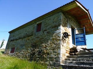 Casa  Lugar trueba 29. Conjunto de 2 cabañas con 120 m2 constr. c/u. de 2 plantas en te