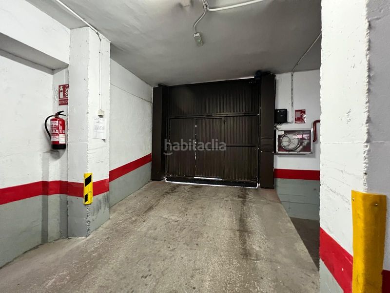 Foto cff67048-7896-4eb6-93ec-c684c01cb297. Aparcament cotxe a Campo Real