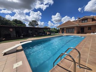 Maison  Haya. Inmobiliaria tagonia presenta este espacioso y exclusivo chalet
