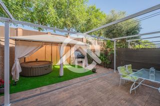 Reihenhaus in Loeches. Inmobiliaria tagonia vende en exclusiva espectacular casa adosad