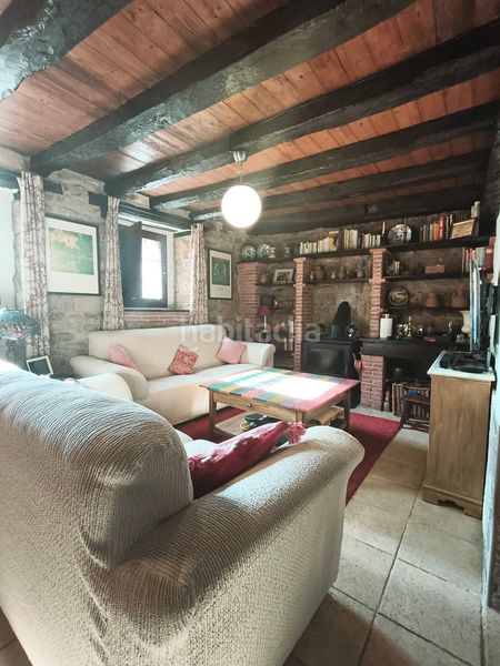 Foto 8e05c9d7-325d-4873-86ec-d4212b02af3d. Casa adossada amb calefacció a Luena