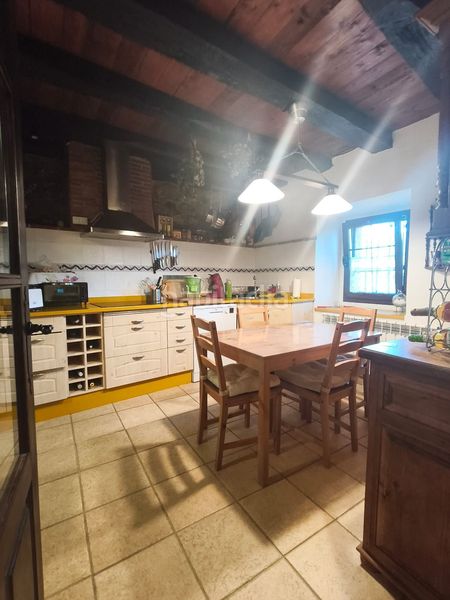 Foto d7ef66a3-445d-4d37-8c74-2f4fff34acea. Casa adossada amb calefacció a Luena