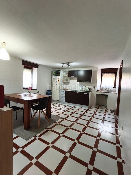 Foto 60235d4d-6177-4882-9e6b-fa2e4d3893b7. Casa adossada a Herrera Camargo