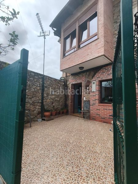 Foto 9731ff72-cab7-4688-8dc8-a7c8edf1f563. Casa adossada a Herrera Camargo