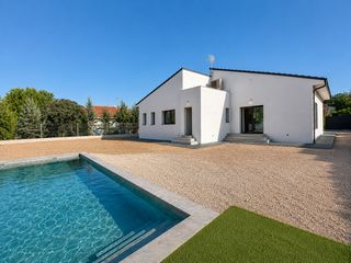 Casa a Eurovillas. Inmobiliaria tagonia presenta en exclusiva chalet independiente
