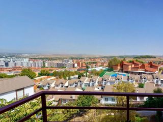 Appartement à Centro. Amplio piso de 4 habitaciones con terraza y vistas panorámicas