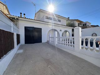 Casa adossada a Villalbilla Pueblo