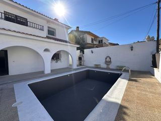 Casa adossada a Villalbilla Pueblo. Chalet pareado con gran potencial en villalbilla pueblo  211 m d