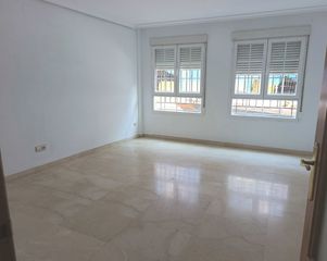 Etagenwohnung in Campo Real. Piso reformado en planta baja con garaje en el centro de campo r