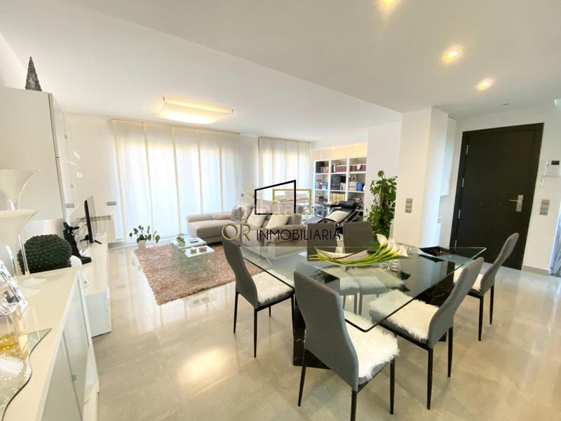 Foto 2cba7ec7-c459-431c-98fe-f49a4688ba05. Casa  de lujo 3 hab, 4 baños, 4 plantas, ascensor, garaje en Vilafranca del Penedès