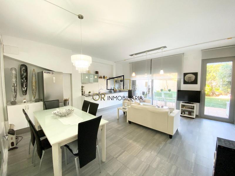 Foto b41b79b9-4f6f-4360-bcc0-c4409390f380. Casa  de lujo 3 hab, 4 baños, 4 plantas, ascensor, garaje en Vilafranca del Penedès