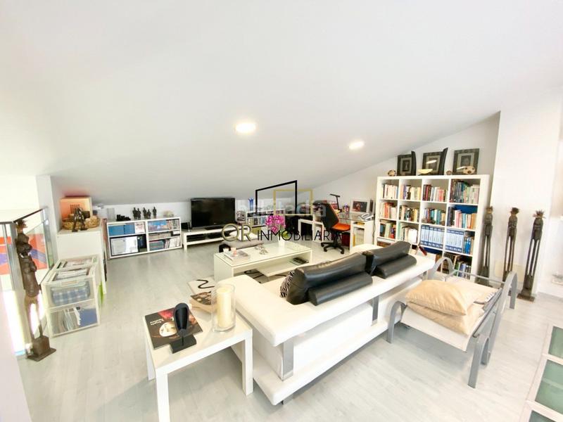 Foto ec94b985-23af-4d8d-bd5f-42829072de05. Casa  de lujo 3 hab, 4 baños, 4 plantas, ascensor, garaje en Vilafranca del Penedès