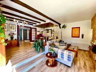 Haus in Pacs del Penedès. Casa apareada con amplio jardín en pla de cavalls, pacs del pene