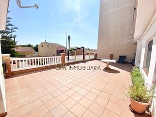 Maison à Els Monjos. Casa de 4 habitaciones con negocio en santa margarida i els monj