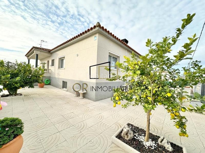Foto 270a0336-b2ae-4f14-8940-6ff176f7667b. Casa  independiente de 4 hab., jardín, piscina, garaje y barbacoa en el priorat de banyeres en Llorenç del Penedès