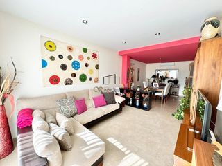 Appartamento in Santa Oliva. Piso de 3 habitaciones, balcón, plaza de aparcamiento y trastero