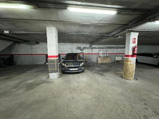 Parking voiture à Centre Vila. Plaza de aparcamiento en calle beneficència en el barrio de les