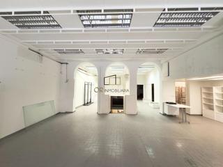 Local commercial à Centre Vila. Local de 290m2 en el centro de vilafranca del penedès