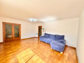 Pis a Sant Pere de Riudebitlles. Amplio piso de 4 habitaciones con balcón y plaza de aparcamiento