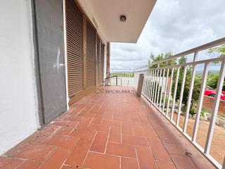 Pis a Bonavista. Piso reformado de dos habitaciones con terraza en planta baja  e