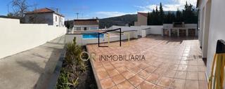 Casa a Pontons. Acogedora casa independiente con jardín, piscina y sala de fiest