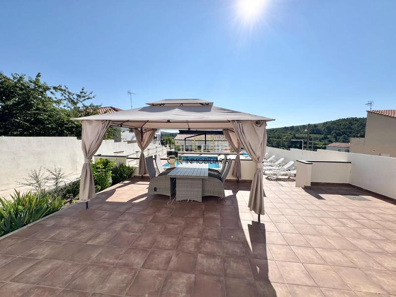 Foto ba55d97f-ed70-41c5-820a-63f077c9fc17. Casa acogedora casa independiente con jardín, piscina y sala de fiestas en Pontons