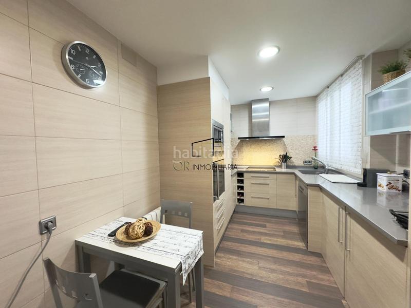 Foto 323f8b63-e5ce-4714-b0e9-5b05c084dbd4. Piso amplio piso de 4 habitaciones con balcón y trastero en Vilafranca del Penedès