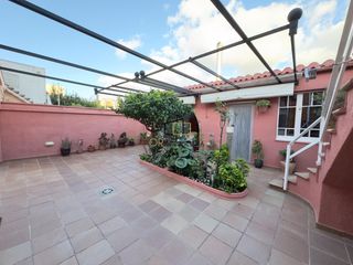Casa in Olèrdola. Encantadora casa familiar con dos viviendas y espacio exterior e
